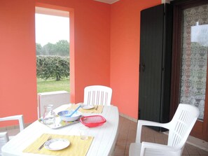 Apartment, 1 Bedroom | Dining room