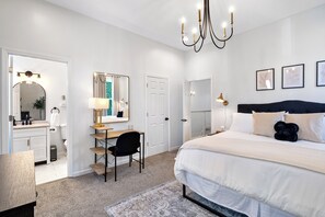 3 bedrooms, in-room safe, desk, iron/ironing board