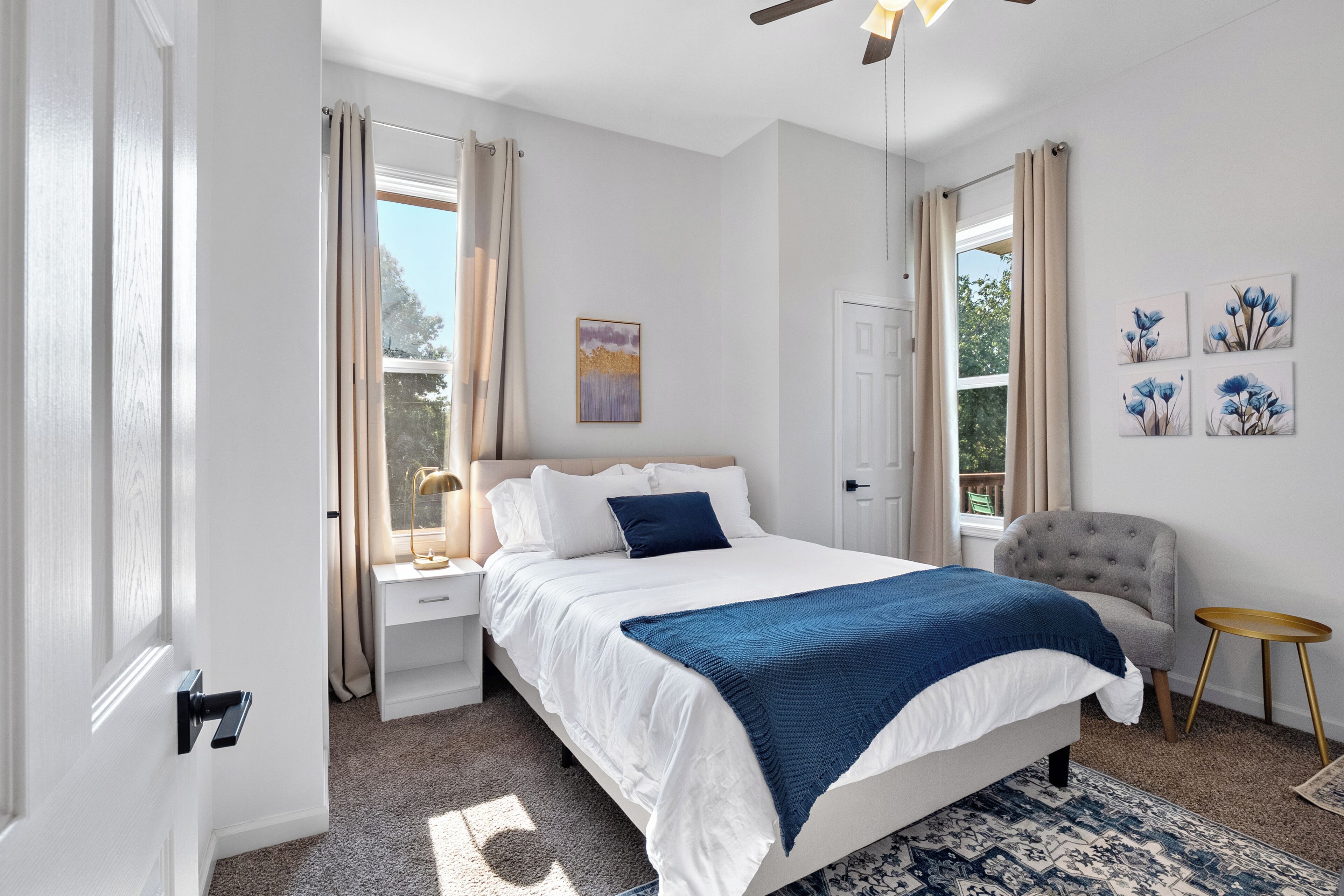 3 chambres, coffres-forts dans les chambres, bureau