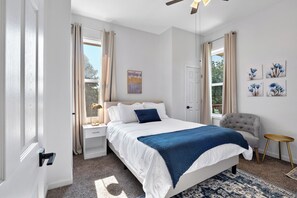 3 habitaciones, caja de seguridad en la habitación y escritorio 