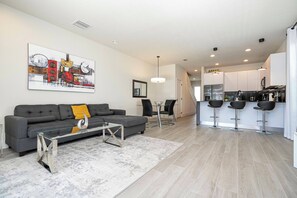 TV - Brand new Thome w/ Pool at Hidden Forest (Clermont)
