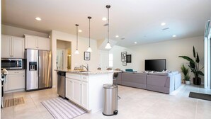 Microwave, oven, stovetop, dishwasher - Amazing Home at Windsor Westside (Kissimmee)