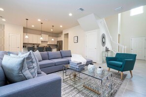 TV - Amazing Home at Windsor Westside (Kissimmee)