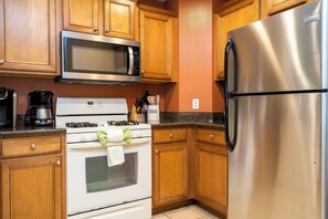 Microwave, oven, kompor, dan mesin pencuci piring