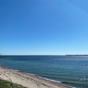 Rumah, 4 kamar tidur, patio, pemandangan kebun | Pantai