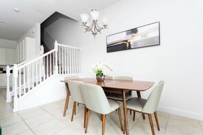 Studio (5 Bedrooms) | Interior