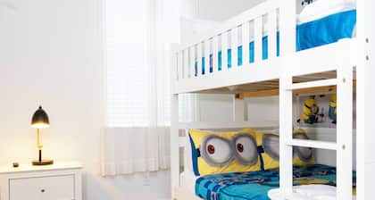 Beautiful Townhome W/pool Close to Disney