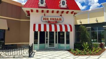 Studio (5 Bedrooms) | Exterior