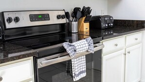 A kitchen with a stainless steel stove, a toaster, and a knife block on the counter. - Beautiful Townhome W/pool Close to Disney (Davenport)
