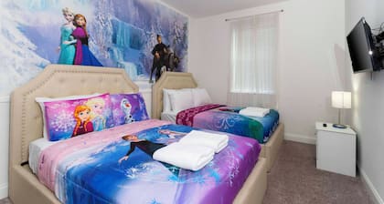 Beautiful Townhome W/pool Close to Disney