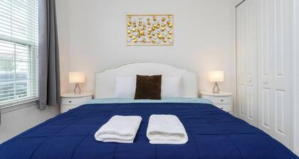 Beautiful Townhome W/pool Close to Disney