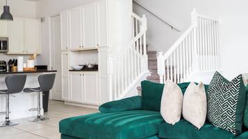 Studio (5 Bedrooms) | Interior