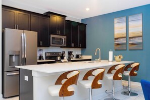 Microwave, oven, dishwasher - Beautiful Home at Champions Gate (Davenport)