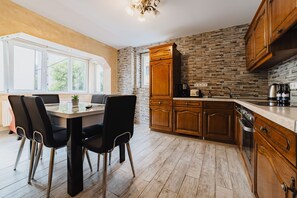 Leilighet, 2 soverom, røyk, terrasse | Innvendig