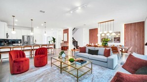 Living area - Magnificent Themed House With Gaming Room (Kissimmee)