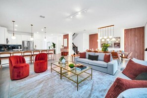 TV, video game console - Magnificent Themed House With Gaming Room (Kissimmee)