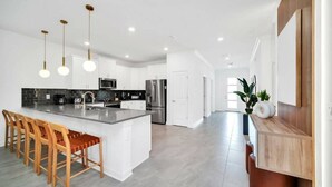 Private kitchen - Magnificent Themed House With Gaming Room (Kissimmee)