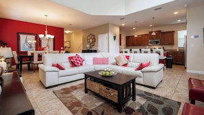 TV - Orlando Paradise: Vacation Home With Private Pool (Kissimmee)