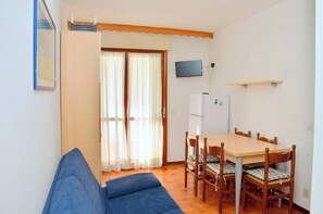 Apartment, 1 Schlafzimmer, Balkon, Stadtblick | Wohnzimmer