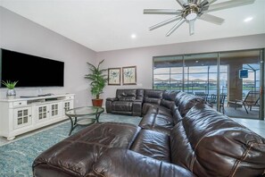 Casa (Multiple Bedrooms) | Interior