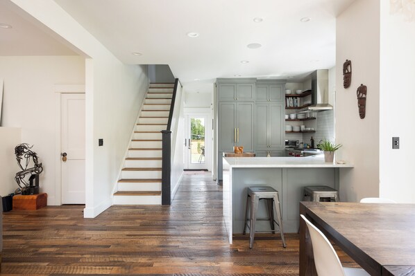 Private kitchen - Stylish Downtown Boulder Home- Walk Everywhere (Boulder)