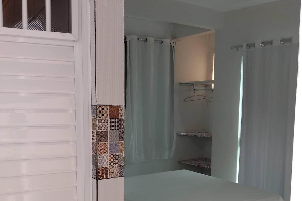 Minibar, wifi gratis, ropa de cama