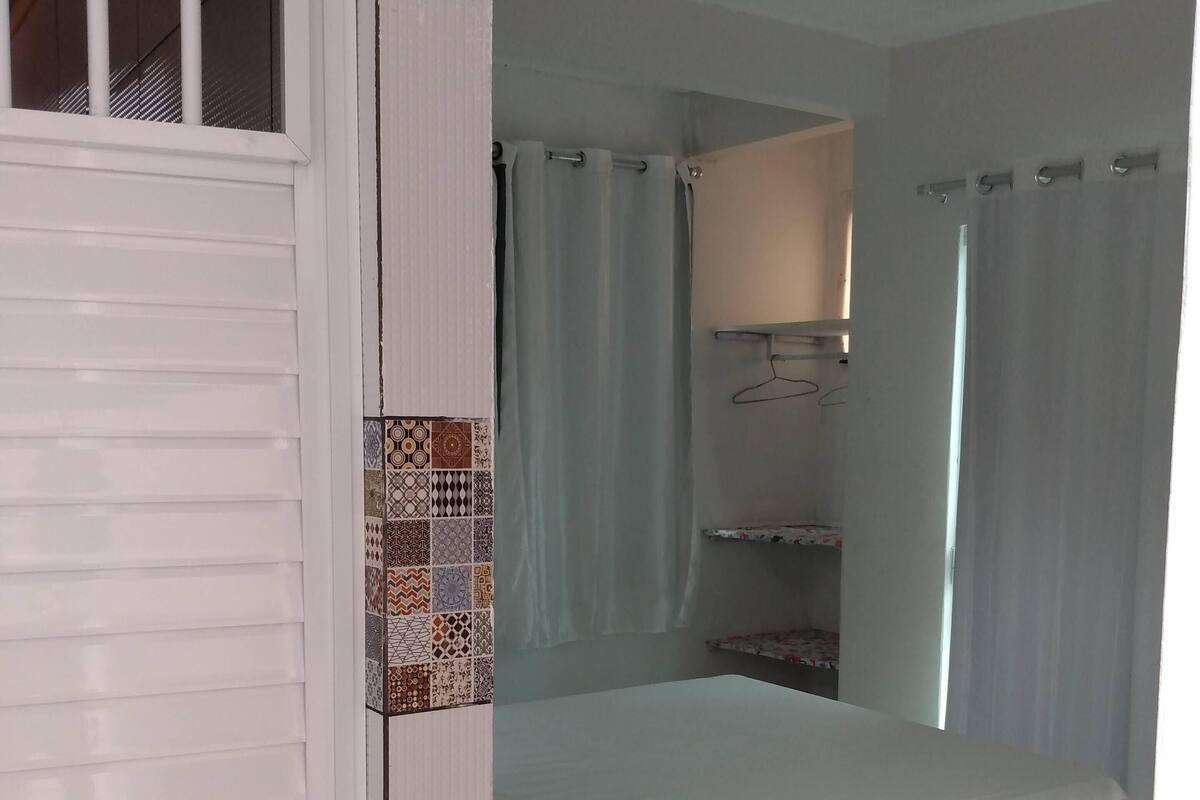 Minibar, free WiFi, bed sheets