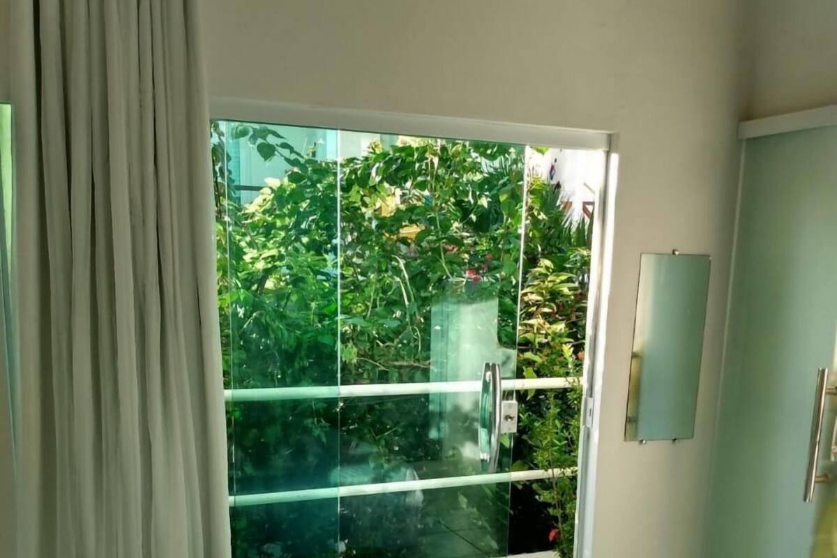 Minibar, free WiFi, bed sheets