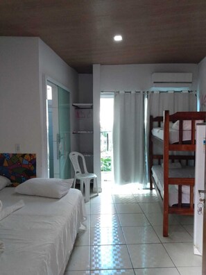 Minibar, wifi gratis y ropa de cama 