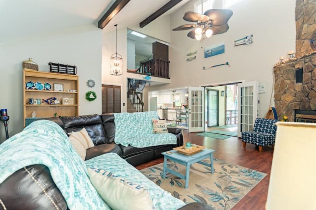 Smart-TV, peis og bøker