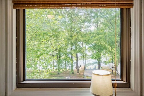 LakingitEz..3BR/2BA amazing sunsets & hot tub