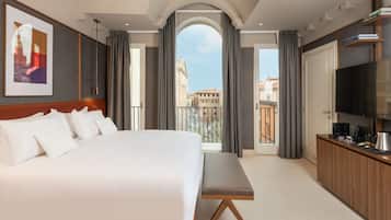 1 bedroom, premium bedding, down comforters, memory foam beds