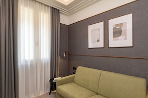 Junior Suite | Living area | 40-cm flat-screen TV with cable channels