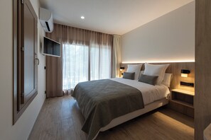 Caja de seguridad en la habitación y escritorio 