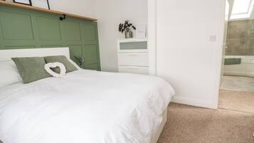 2 phòng ngủ, trang trí khác biệt