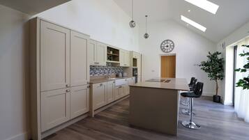 House | Private kitchen | Fridge, microwave, oven, stovetop
