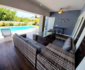 Terrace/patio - UPRISE INN COMPOUND (Carnbee)