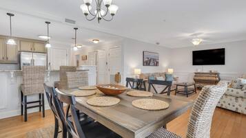 Condo, varias camas (Beach House on Silver) | Restaurantes