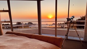 6 bedrooms, desk, iron/ironing board, WiFi - Spacious villa in perfect location! (Cape Town)