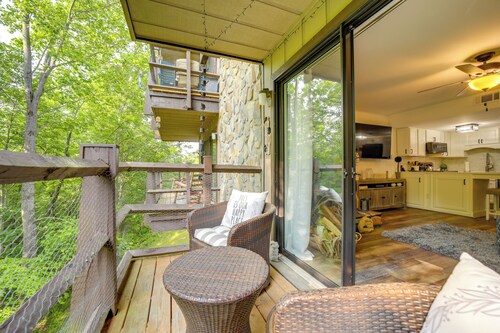 Sevierville Condo w/ Balcony + Pool Access!