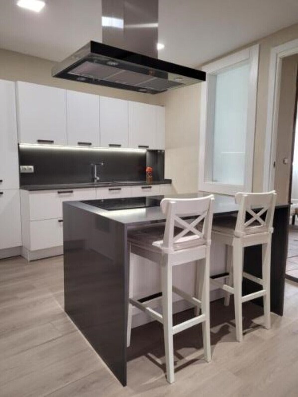 Fridge, microwave, oven, stovetop