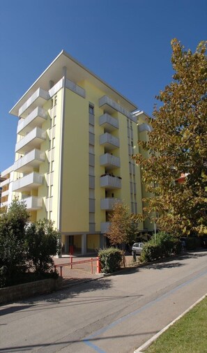 Apartment, 2 Bedrooms, Balcony, Ocean View | Property entrance
