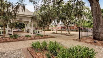 Condo, Multiple Beds (Crawford Chic + Coastal) | Property grounds