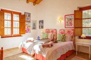 5 Schlafzimmer, BĂŒgeleisen/BĂŒgelbrett, Internetzugang, BettwĂ€sche