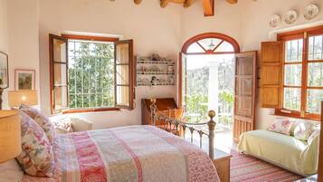 5 chambres, fer et planche Ă repasser, accĂšs Internet, draps fournis