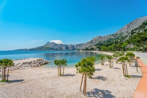 On the beach - Villa Fenella - Three Bedroom Villa, Sleeps 6 (Omis)