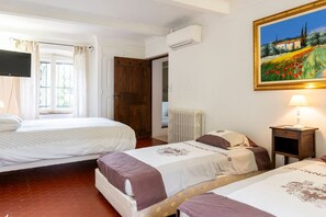 3 soveværelser, strygejern/strygebræt, internetforbindelse, sengetøj