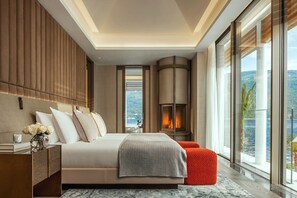 4 habitaciones, tabla de planchar con plancha, wifi y ropa de cama 