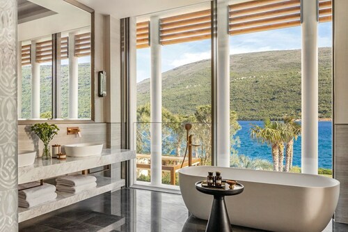 Villa Avra - Four Bedroom Villa, Sleeps 9