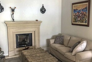 Fireplace - Villa Conch - Five Bedroom Villa, Sleeps 10 (Kostanjica)